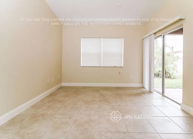 8723 NW 142nd Ln — Photo 4