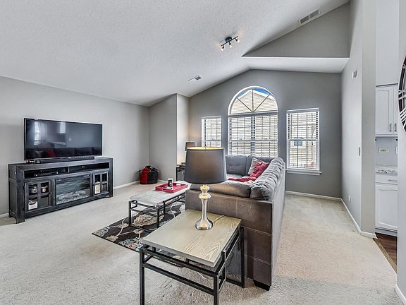 5th image of 550 W Happfield Dr #15B