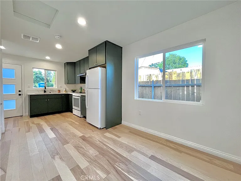 938 E Sandra Ave #B — Photo 4