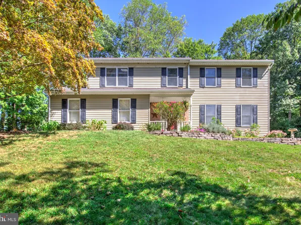 10 Alpine Dr, Mohnton, PA 19540