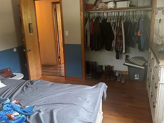 3rd image of 413 E Peters Ave