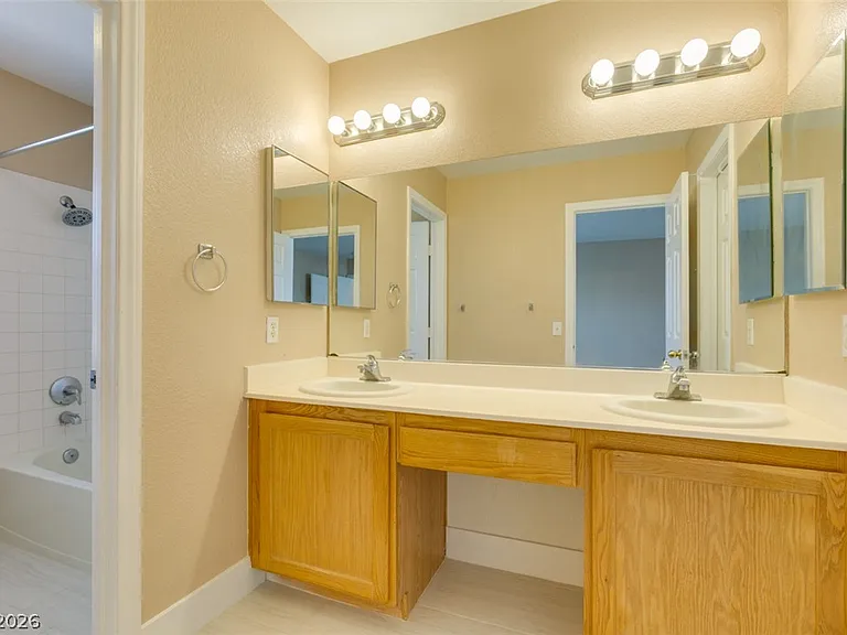 1401 Sycamore Spring Ct — Photo 15
