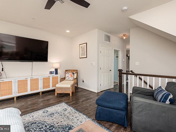 4th image of 408 Crowberry Cir