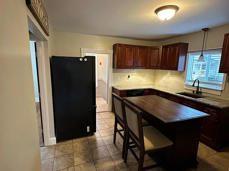 196 Clarence St #1 — Photo 16
