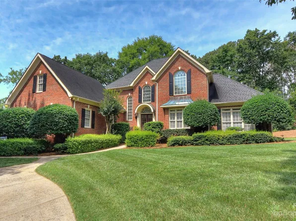 8326 Greencastle Dr, Charlotte, NC 28210