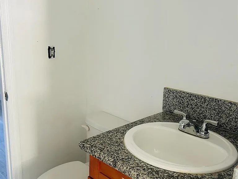 844 NW 3rd Ave #B — Photo 6