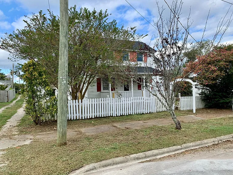 1002 Fisher St — Photo 14