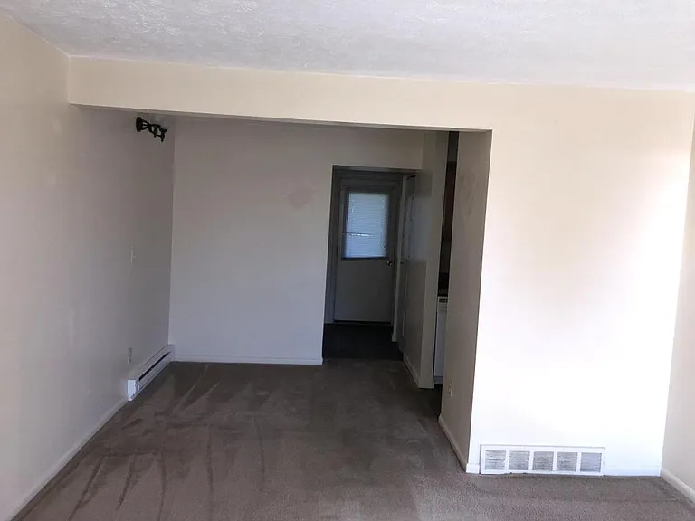 344 E Market St — Photo 9