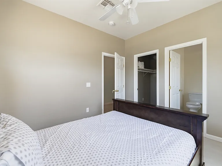 516 W Brown St — Photo 16