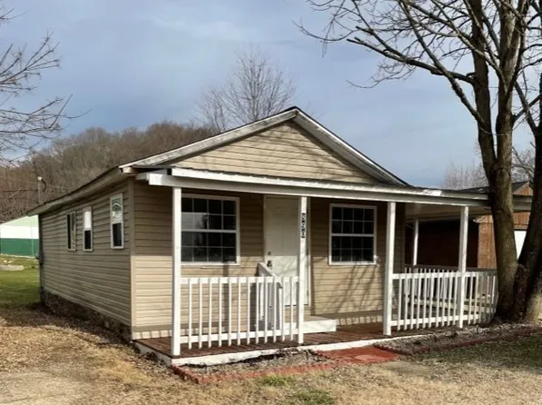 890 Hysell St, Middleport, OH 45760