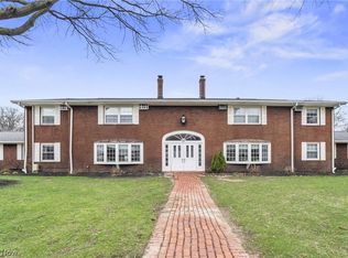 11 Meadowlawn Dr UNIT 1, Mentor, OH 44060