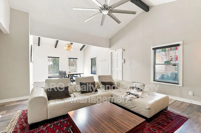 3 bed, 2.0 bath, 1800 sqft, $2,800 — Photo 4