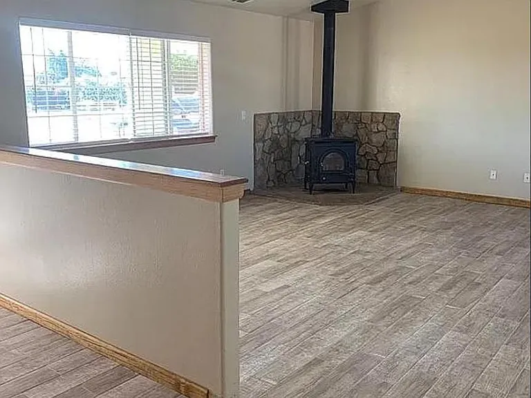 9822 Hawthorne Ave — Photo 9