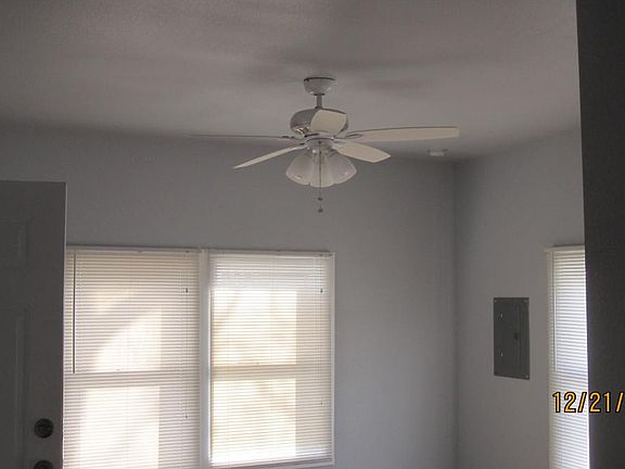 4th image of 419 W Mistletoe Ave APT 4