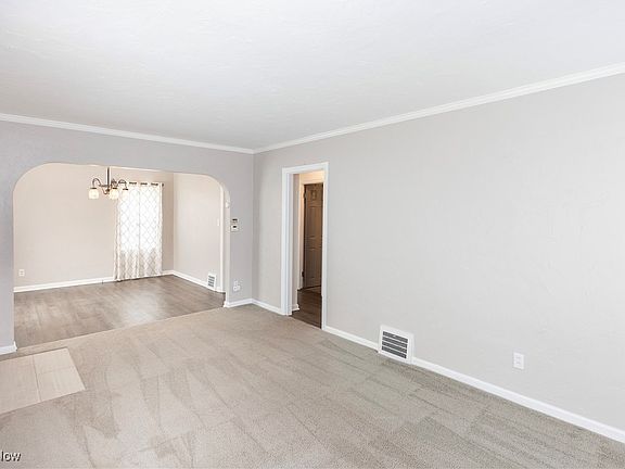 5th image of 576 S Falmouth Dr