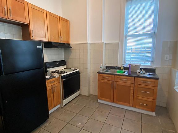 5th image of 551 Grandview Ave APT 1L