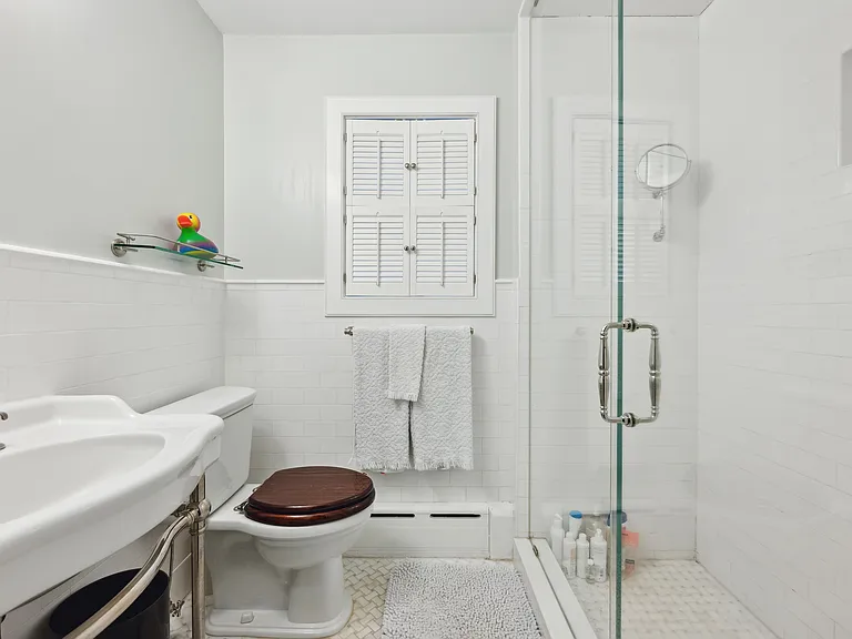54 Manor Ln S — Photo 11