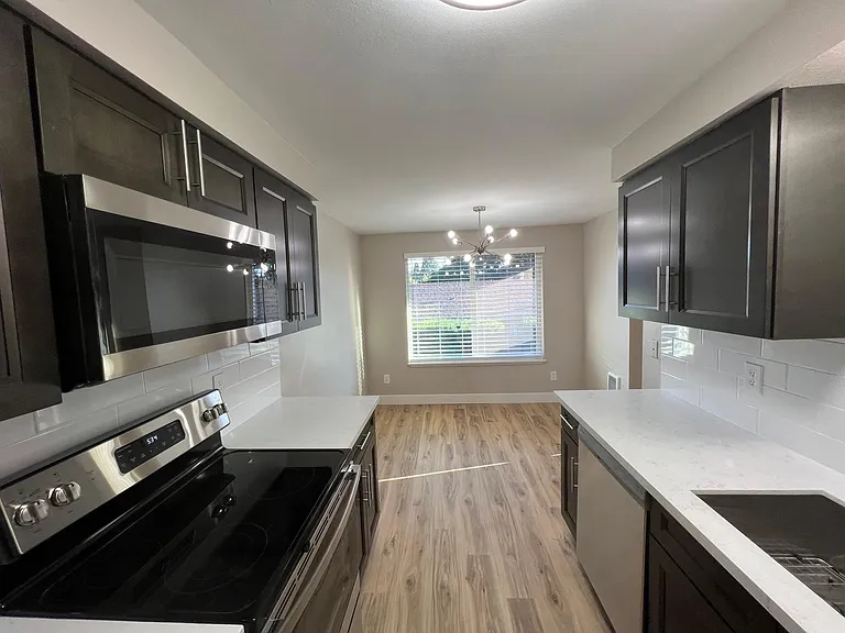 708 Browning Ave S #16 — Photo 8