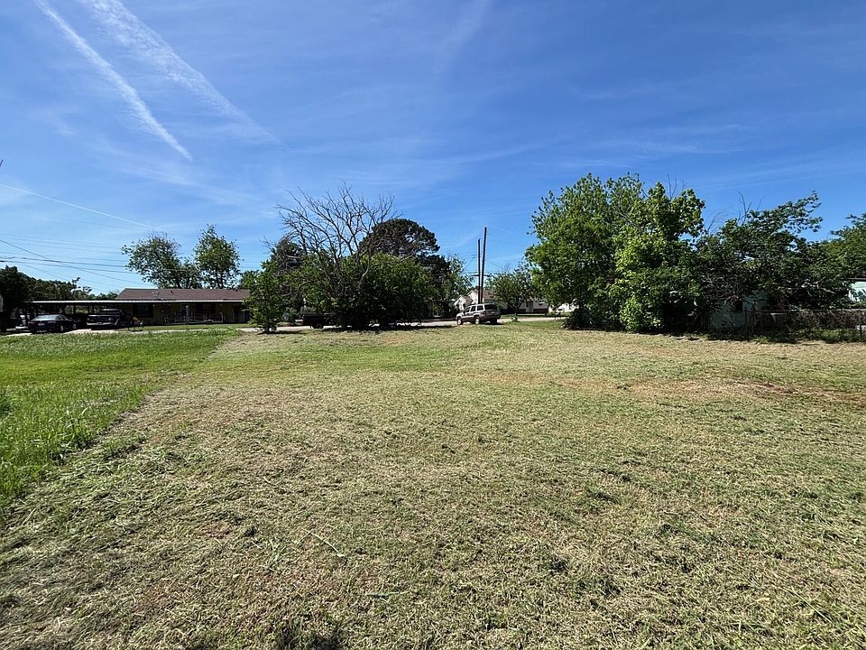 2nd image of 1025 Hirschi Ln