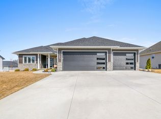 1785 Arbor Gate Ln, Green Bay, WI 54311