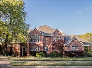 425 Schooner Dr, Azle, TX 76020