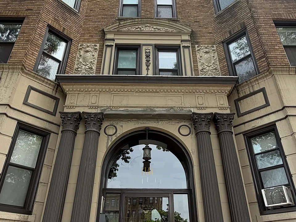 1142 Commonwealth Ave #25