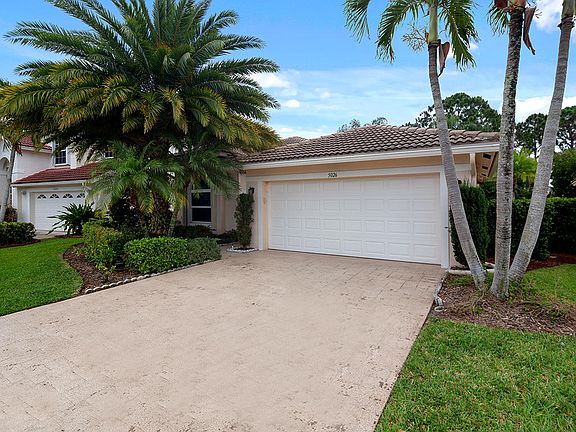4th image of 5026 SE Devenwood Way
