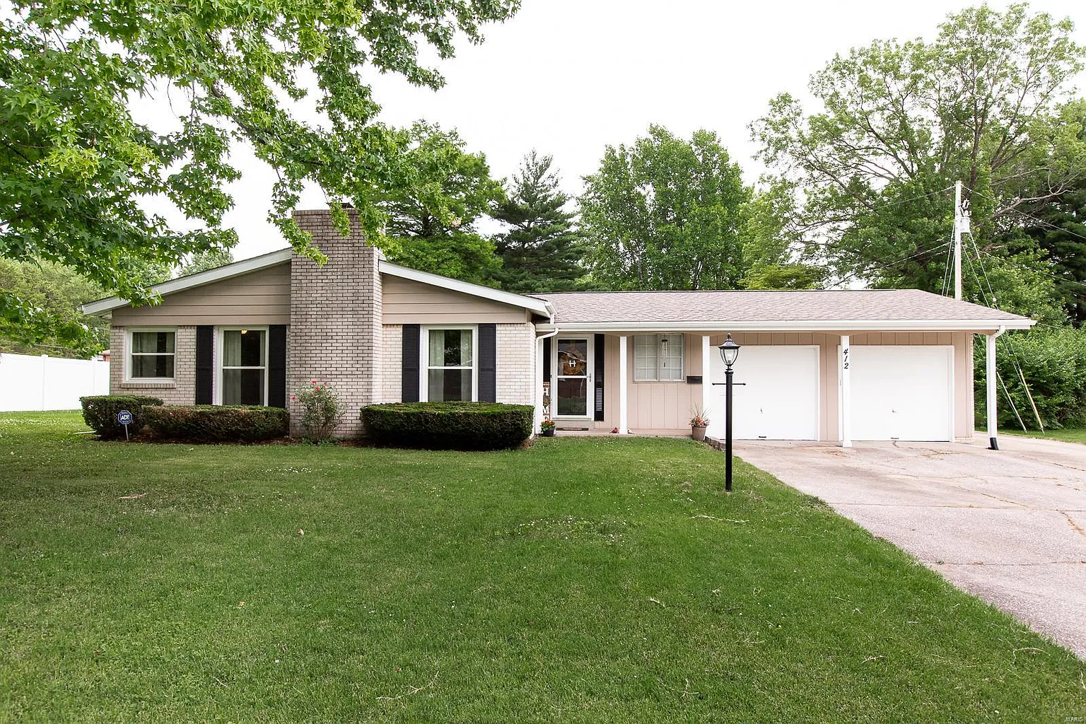 412 Chevy Chase Dr photo 1