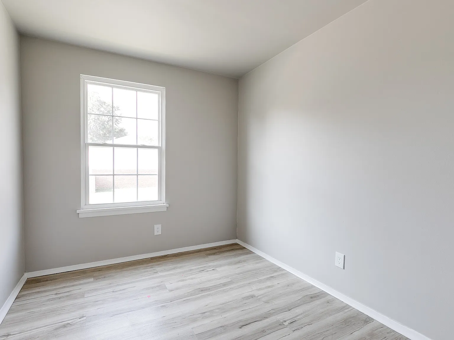 3 bed, 1.5 bath, 1200 sqft, $1,909 — Photo 2