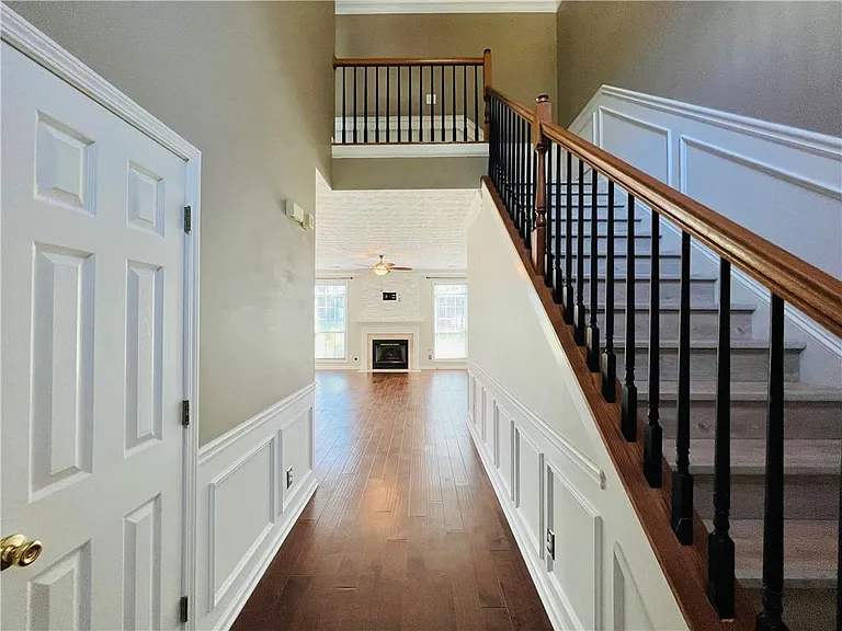 156 Weatherstone Dr — Photo 2