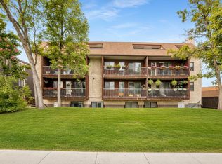 1113 37th St SW #101, Calgary, AB T3C1S5