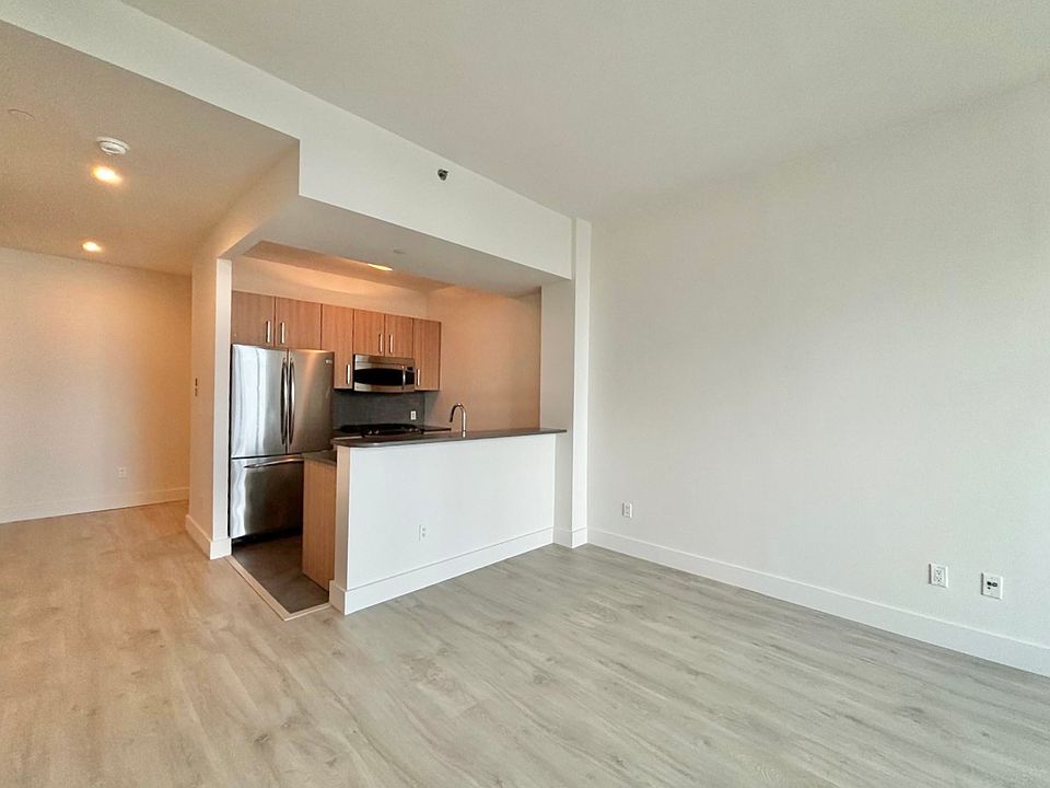 1st image of 229 W 60th St APT 12O