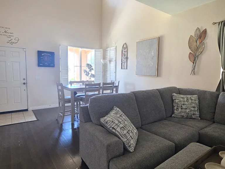 227 Cisneros Ct — Photo 2