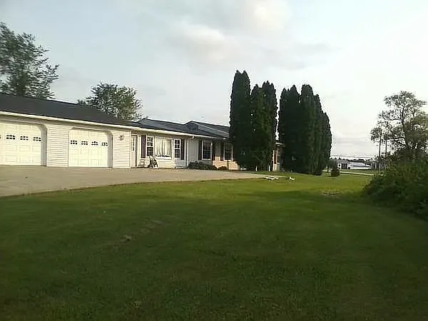 4 bed, 2100 sqft, $1,700 — Photo 2
