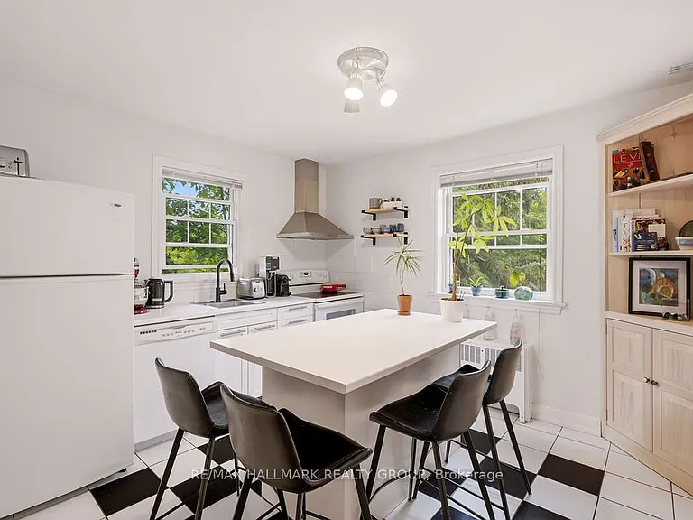 34 Lavergne St #3 — Photo 12