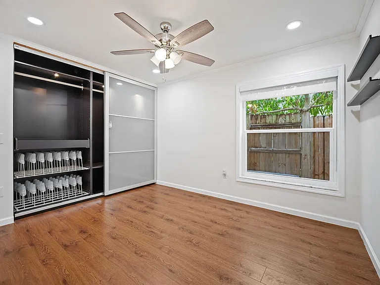 561 SW 168th Ter — Photo 14