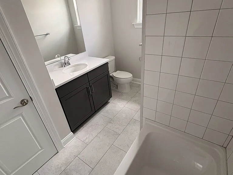 Bathroom 3 (Upstairs)
