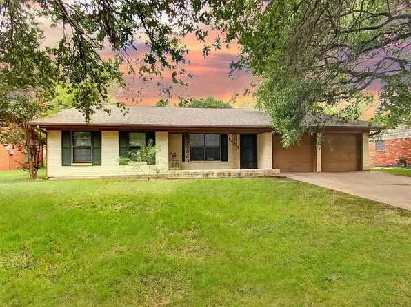 1403 Village Dr, College Station, TX 77840