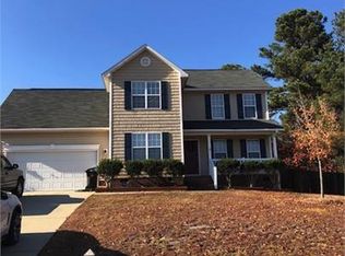 209 Cobblestone Dr, Spring Lake, NC 28390