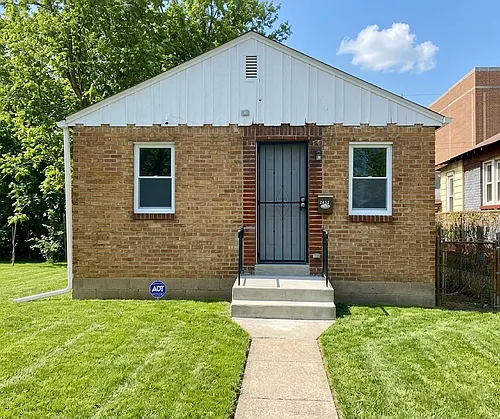 2452 Jackson St Photo 1