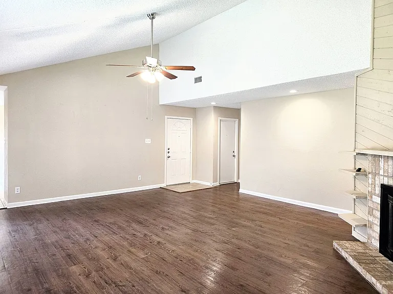 16635 Neumann Dr — Photo 3