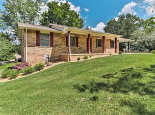 303 Poplar St, Mt Carmel, TN 37645