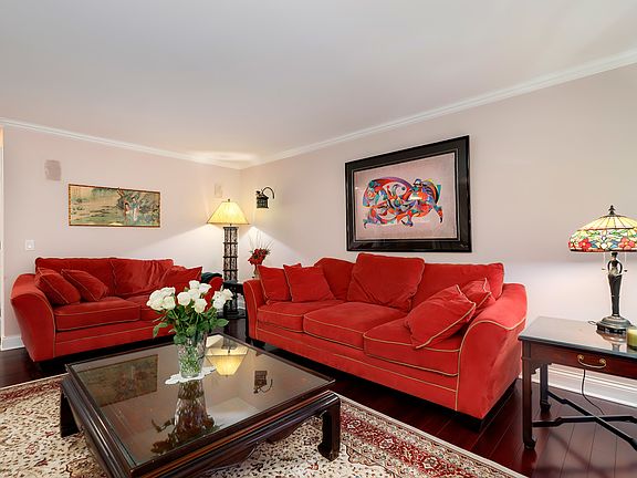 4th image of 210 Villa Circle Dr #17