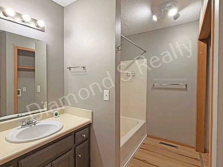 1505 W Rainey Duplex — Photo 11