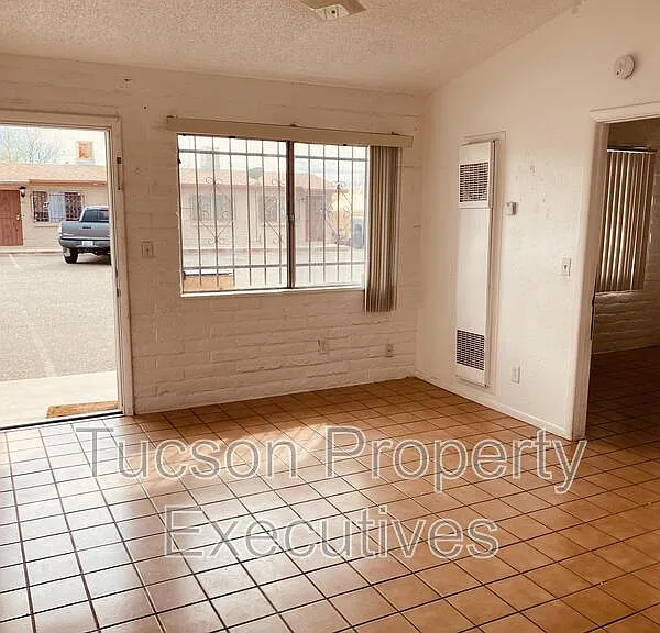 5756 S Park Ave — Photo 4