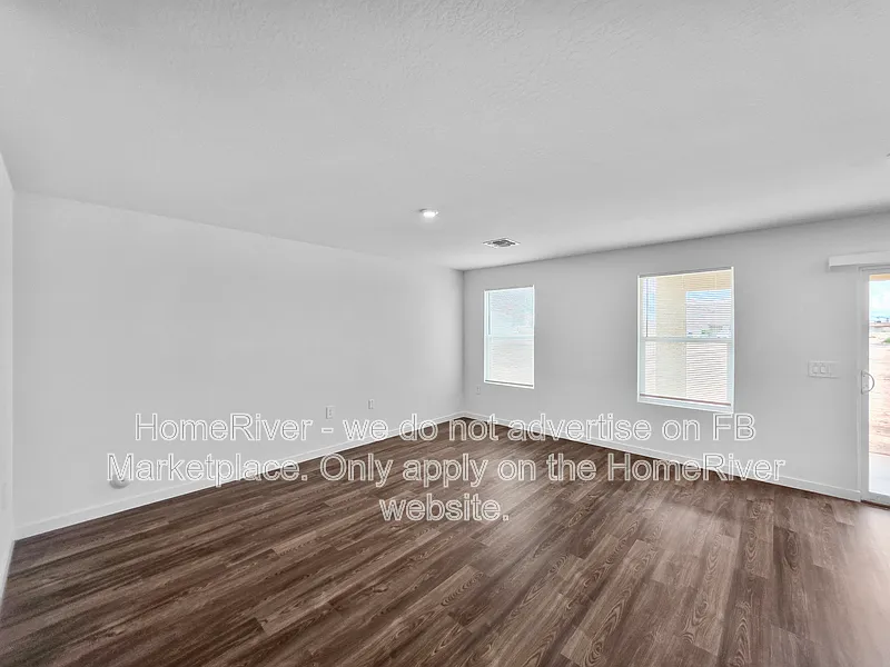3 bed, 2.0 bath, 1656 sqft, $1,645 — Photo 2