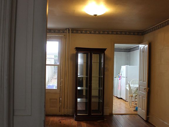 4th image of 58 W Broadway