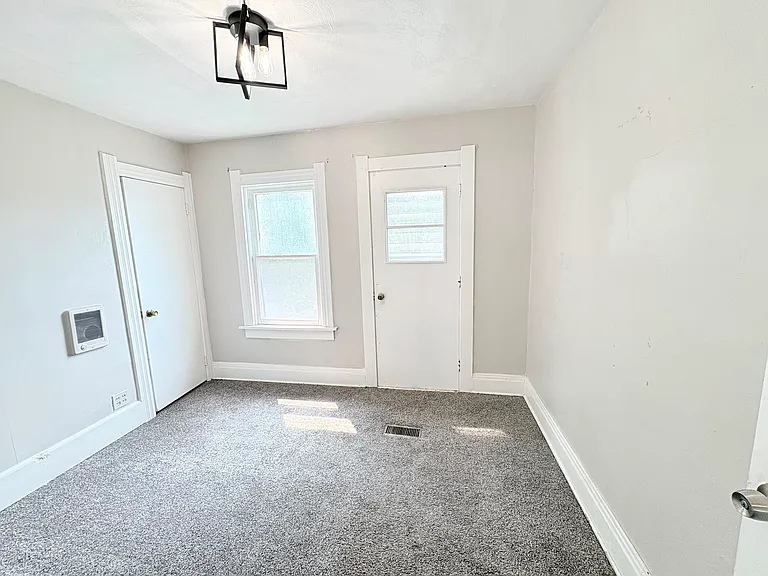 716 Clark St — Photo 11