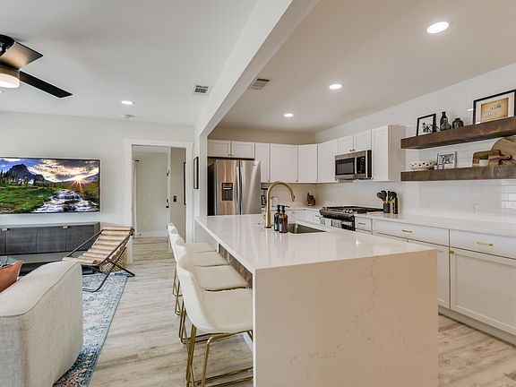 4th image of 407 Irvington Dr