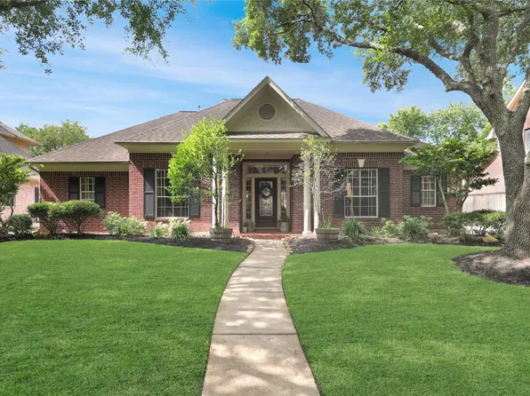 7406 Summer Trail Dr, Sugar Land, TX 77479